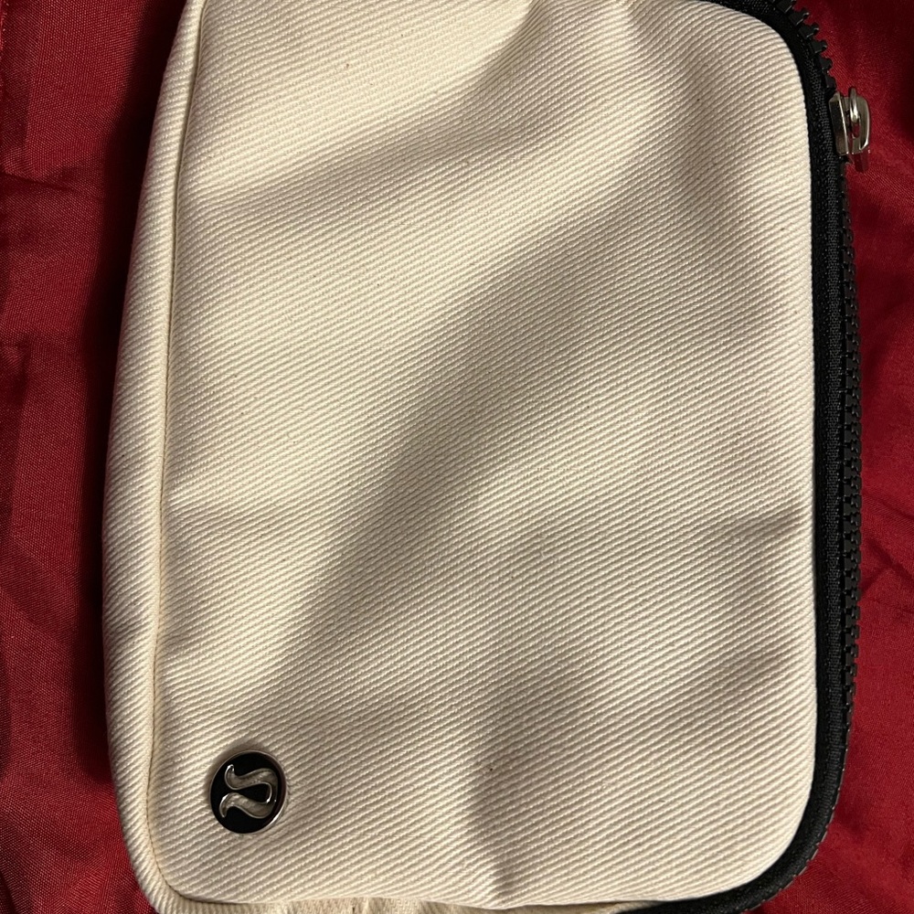 Lululemon - Picture 4 of 5